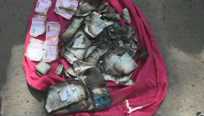 आग में जल गए किसान के 2 लाख आग में जल गए किसान के 2 लाख