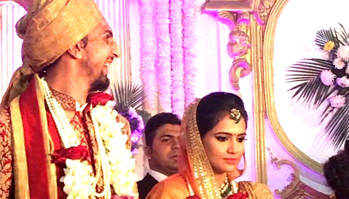 शादी के बंधन में बंधे क्रिकेटर इशांत शर्मा-प्रतिमा, युवराज-धोनी समेत कई दिग्गजों ने दी बधाई शादी के बंधन में बंधे क्रिकेटर इशांत शर्मा-प्रतिमा, युवराज-धोनी समेत कई दिग्गजों ने दी बधाई