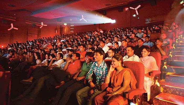 केरल: सिनेमाघर में राष्ट्रगान का अपमान, 6 लोग हिरासत में केरल: सिनेमाघर में राष्ट्रगान का अपमान, 6 लोग हिरासत में