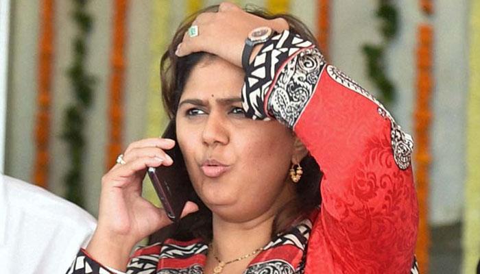 'चिक्की' मामला: महाराष्ट्र की महिला एवं बाल कल्याण मंत्री पंकजा मुंडे को क्लीन चिट 'चिक्की' मामला: महाराष्ट्र की महिला एवं बाल कल्याण मंत्री पंकजा मुंडे को क्लीन चिट