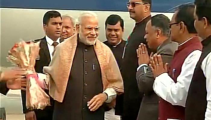 वाराणसी के दौरे पर पीएम मोदी, कई परियोजनाओं को दिखाएंगे हरी झंडी, बीजेपी कार्यकर्ताओं को करेंगे संबोधित वाराणसी के दौरे पर पीएम मोदी, कई परियोजनाओं को दिखाएंगे हरी झंडी, बीजेपी कार्यकर्ताओं को करेंगे संबोधित