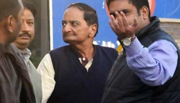 ED ने कारोबारी पारसमल लोढ़ा के बैंक लॉकर से हीरे, रूबी और जेवरात जब्त किए ED ने कारोबारी पारसमल लोढ़ा के बैंक लॉकर से हीरे, रूबी और जेवरात जब्त किए