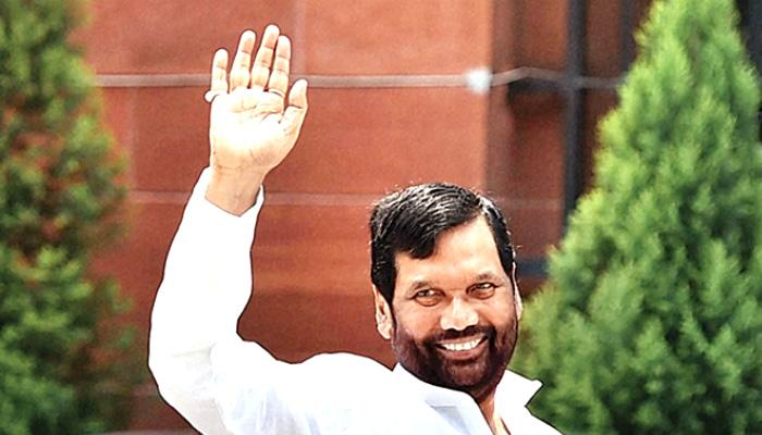 केंद्रीय मंत्री राम विलास पासवान को अस्पताल से छुट्टी मिली केंद्रीय मंत्री राम विलास पासवान को अस्पताल से छुट्टी मिली