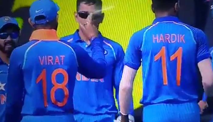 ...जब मैच में धोनी भूल गए कि वो अब नहीं रहे कप्तान, ले लिया यह अहम फैसला- देखें Video ...जब मैच में धोनी भूल गए कि वो अब नहीं रहे कप्तान, ले लिया यह अहम फैसला- देखें Video