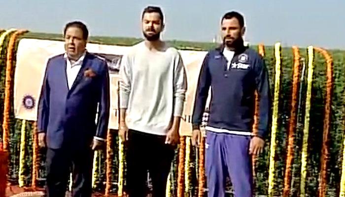 टीम इंडिया के कप्तान विराट कोहली ने होटल में फहराया झंडा टीम इंडिया के कप्तान विराट कोहली ने होटल में फहराया झंडा