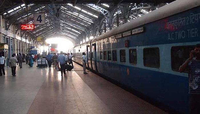 IRCTC के जरिये ई-टिकट बुकिंग पर नहीं लगेगा सर्विस टैक्स IRCTC के जरिये ई-टिकट बुकिंग पर नहीं लगेगा सर्विस टैक्स