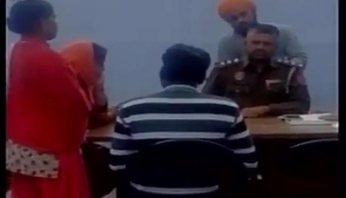 पंजाब: SHO ने शिकायत करने पहुंचे फरियादी से कराई मालिश, Video हुआ वायरल पंजाब: SHO ने शिकायत करने पहुंचे फरियादी से कराई मालिश, Video हुआ वायरल