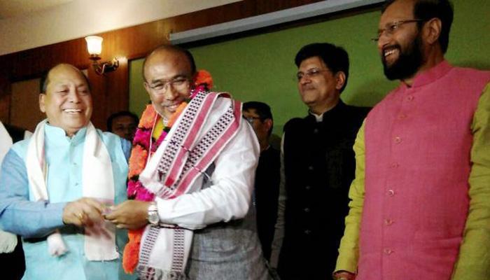मणिपुर में आज पहली बार बनेगी BJP की सरकार, बीरेन सिंह लेंगे CM पद की शपथ मणिपुर में आज पहली बार बनेगी BJP की सरकार, बीरेन सिंह लेंगे CM पद की शपथ