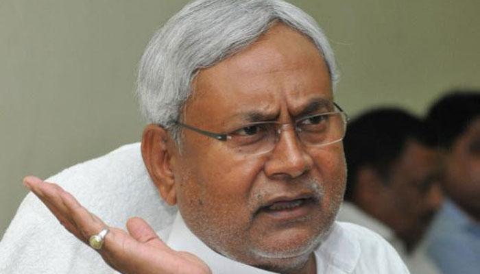 नीतीश की दावत में पहुंचे भाजपा नेता, राजनीति गरमाई नीतीश की दावत में पहुंचे भाजपा नेता, राजनीति गरमाई