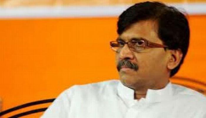 गायकवाड मसले पर बोली शिवसेना- एयरलाइन कंपनियों का रवैया माफिया और गुंडे की तरह है. गायकवाड मसले पर बोली शिवसेना- एयरलाइन कंपनियों का रवैया माफिया और गुंडे की तरह है.