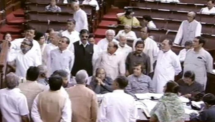 राज्यसभा में EVM मुद्दे पर जबरदस्त हंगामा, BJP ने कहा- विपक्ष को हार मान लेनी चाहिए राज्यसभा में EVM मुद्दे पर जबरदस्त हंगामा, BJP ने कहा- विपक्ष को हार मान लेनी चाहिए