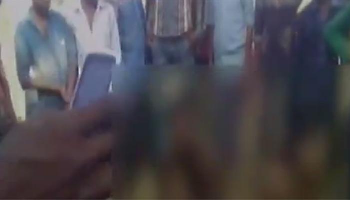 प्रेम सम्बधों के चलते युवक-युवती को निर्वस्त्र कर गांव में घुमाया, वीडियो वायरल प्रेम सम्बधों के चलते युवक-युवती को निर्वस्त्र कर गांव में घुमाया, वीडियो वायरल