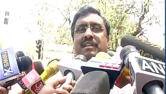 जम्मू-कश्मीर: भाजपा-पीडीपी में टकराव को राम माधव ने नकारा, महबूबा ने बताया 'अंदरूनी मामला' जम्मू-कश्मीर: भाजपा-पीडीपी में टकराव को राम माधव ने नकारा, महबूबा ने बताया 'अंदरूनी मामला'