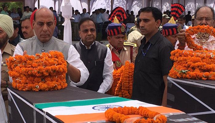 सुकमा नक्सली हमला: संसाधनों की कमी से जूझ रहा है CRPF, 1.25 लाख बुलेटप्रूफ हेलमेट की जगह 1800 से काम चला रहे जवान सुकमा नक्सली हमला: संसाधनों की कमी से जूझ रहा है CRPF, 1.25 लाख बुलेटप्रूफ हेलमेट की जगह 1800 से काम चला रहे जवान