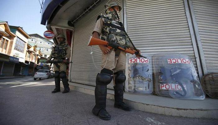 अनंतनाग : सीआरपीएफ ने नाकाम की बैंक डकैती, एक आतंकवादी को पकड़ा अनंतनाग : सीआरपीएफ ने नाकाम की बैंक डकैती, एक आतंकवादी को पकड़ा