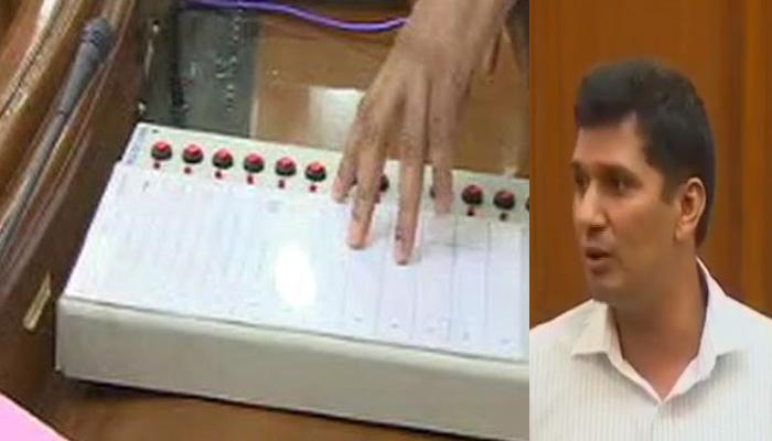 दिल्ली विधानसभा में AAP विधायक सौरभ भारद्वाज ने दिया 'EVM में गड़बड़ी' का डेमो दिल्ली विधानसभा में AAP विधायक सौरभ भारद्वाज ने दिया 'EVM में गड़बड़ी' का डेमो