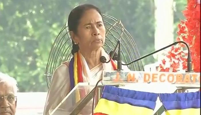 ममता बनर्जी बोलीं-'शर्म की बात है कि मैं इस धरती पर पैदा हुई' ममता बनर्जी बोलीं-'शर्म की बात है कि मैं इस धरती पर पैदा हुई'