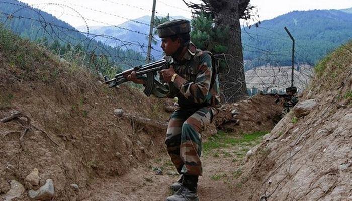 जम्मू कश्मीर: नौशेरा सेक्टर में पाकिस्तान ने दागे मोर्टार, दो की मौत, LoC के नजदीक सभी स्कूल बंद जम्मू कश्मीर: नौशेरा सेक्टर में पाकिस्तान ने दागे मोर्टार, दो की मौत, LoC के नजदीक सभी स्कूल बंद