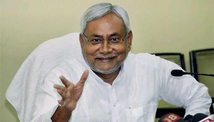रायसीना हिल्स की रेस: नीतीश का प्रणब मुखर्जी को दूसरे राष्ट्रपति कार्यकाल के लिए समर्थन रायसीना हिल्स की रेस: नीतीश का प्रणब मुखर्जी को दूसरे राष्ट्रपति कार्यकाल के लिए समर्थन