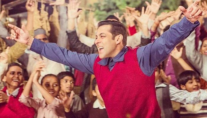 सलमान की ‘ट्यूबलाइट’ पहली हिन्दी फिल्म बनी जिसका है अपना इमोजी सलमान की ‘ट्यूबलाइट’ पहली हिन्दी फिल्म बनी जिसका है अपना इमोजी