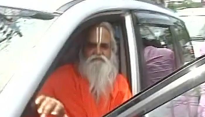 बाबरी विध्वंस मामलाः राम विलास वेदांती समेत 5 हिंदू नेताओं ने CBI कोर्ट में किया सरेंडर बाबरी विध्वंस मामलाः राम विलास वेदांती समेत 5 हिंदू नेताओं ने CBI कोर्ट में किया सरेंडर