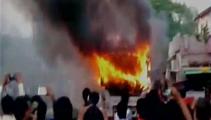 बिहारः नालंदा में बस में अचानक आग लगी, 8 की मौत बिहारः नालंदा में बस में अचानक आग लगी, 8 की मौत