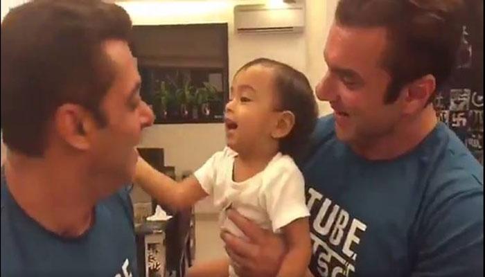 CUTE VIDEO : जब इस 'सुल्तान' के दांव से चित हो गए सलमान खान CUTE VIDEO : जब इस 'सुल्तान' के दांव से चित हो गए सलमान खान