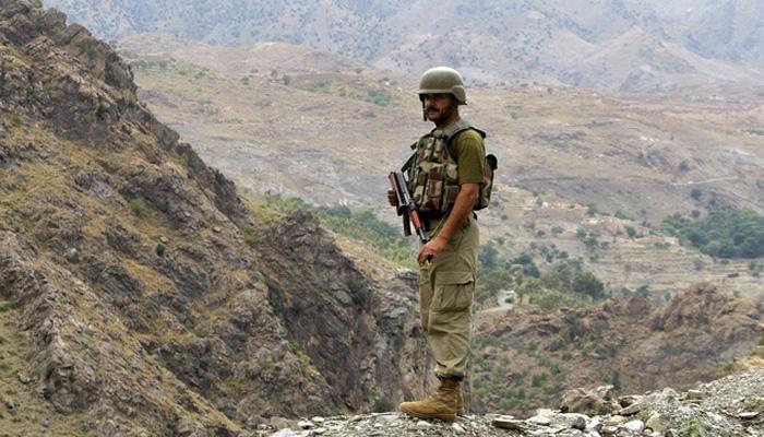 LoC पर भारत से तनाव के बीच पाकिस्तना ने रक्षा बजट में की सात फ़ीसद की बढ़ोतरी LoC पर भारत से तनाव के बीच पाकिस्तना ने रक्षा बजट में की सात फ़ीसद की बढ़ोतरी