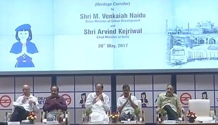 दिल्ली मेट्रो की 'हेरिटेज लाइन' जनता को समर्पित, वेंकैया और केजरीवाल ने दिखाई हरी झंडी दिल्ली मेट्रो की 'हेरिटेज लाइन' जनता को समर्पित, वेंकैया और केजरीवाल ने दिखाई हरी झंडी
