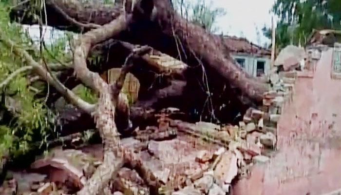 बिहार में आंधी-तूफान का कहर: बिजली की चपेट में आने से 23 लोगों की मौत बिहार में आंधी-तूफान का कहर: बिजली की चपेट में आने से 23 लोगों की मौत