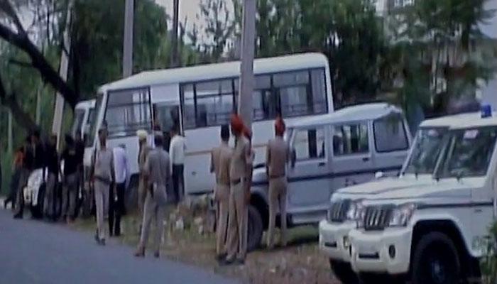 पठानकोट में मिलिट्री स्टेशन के करीब संदिग्ध बैग मिलने के बाद हाई अलर्ट, सेना ने चलाया तलाशी अभियान पठानकोट में मिलिट्री स्टेशन के करीब संदिग्ध बैग मिलने के बाद हाई अलर्ट, सेना ने चलाया तलाशी अभियान