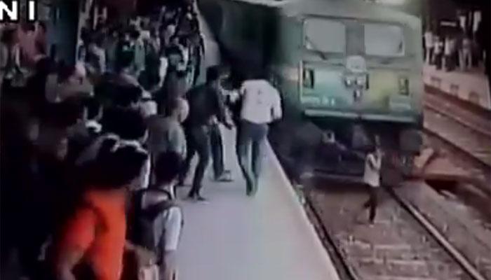 VIDEO, फोन पर बात करते हुए ट्रेन के नीचे आई लड़की, बच गई जान VIDEO, फोन पर बात करते हुए ट्रेन के नीचे आई लड़की, बच गई जान