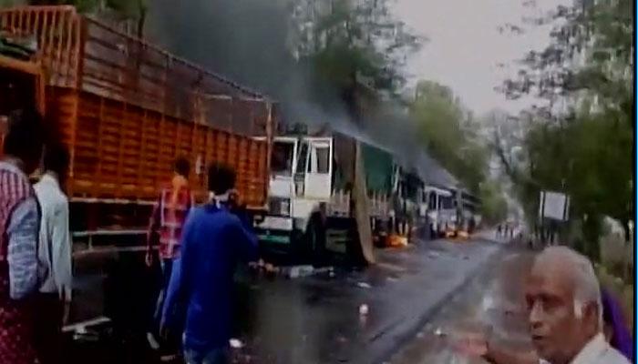 किसान आंदोलन: एमपी में बंद के दौरान लूटपाट, आगजनी, सड़क-रेलमार्ग प्रभावित किसान आंदोलन: एमपी में बंद के दौरान लूटपाट, आगजनी, सड़क-रेलमार्ग प्रभावित