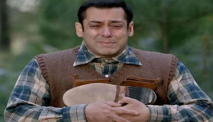 VIDEO : 'ट्यूबलाइट' के इस गाने में सोहेल से बिछड़ फूट-फूटकर रो रहे सलमान खान VIDEO : 'ट्यूबलाइट' के इस गाने में सोहेल से बिछड़ फूट-फूटकर रो रहे सलमान खान