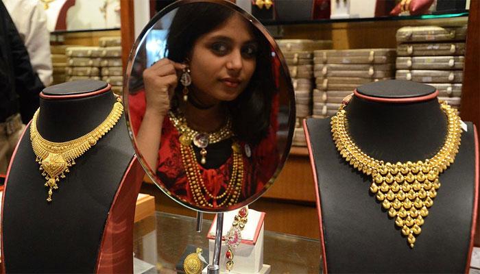 सोना, चांदी की कीमतों में गिरावट, सोना अब 29370 रुपए प्रति 10 ग्राम सोना, चांदी की कीमतों में गिरावट, सोना अब 29370 रुपए प्रति 10 ग्राम