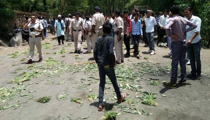 मंदसौर गोलीकांड की जांच के लिए आयोग गठित, फ़ायरिंग में पांच किसानों की हुई थी मौत मंदसौर गोलीकांड की जांच के लिए आयोग गठित, फ़ायरिंग में पांच किसानों की हुई थी मौत