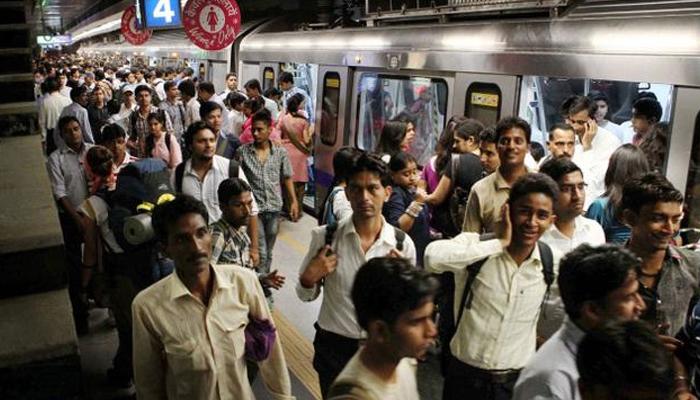 बाज की वजह से रुकी दिल्ली मेट्रो की ब्लू लाइन सर्विस, तीन घंटे बाद खुला नोएडा-वैशाली रूट बाज की वजह से रुकी दिल्ली मेट्रो की ब्लू लाइन सर्विस, तीन घंटे बाद खुला नोएडा-वैशाली रूट