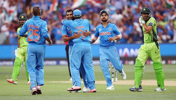 चैम्पियंस ट्रॉफी : नहीं चले भारत के बल्लेबाज और गेंदबाज, पाकिस्तान बना चैंपियन चैम्पियंस ट्रॉफी : नहीं चले भारत के बल्लेबाज और गेंदबाज, पाकिस्तान बना चैंपियन