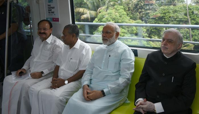 कोच्चि यात्रा के दौरान मोदी पर थी आतंकी खतरे की आशंका, केरल सीएम ने की पुष्टि कोच्चि यात्रा के दौरान मोदी पर थी आतंकी खतरे की आशंका, केरल सीएम ने की पुष्टि