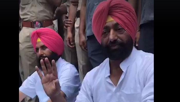 पंजाब विधानसभा में हंगामा करने पर आप, SAD विधायक एक दिन के लिए निलंबित पंजाब विधानसभा में हंगामा करने पर आप, SAD विधायक एक दिन के लिए निलंबित
