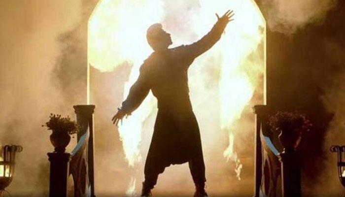 PICS : सलमान की 'ट्यूबलाइट' की ये तस्वीरें हुई लीक, जादूगर बने हैं शाहरुख खान PICS : सलमान की 'ट्यूबलाइट' की ये तस्वीरें हुई लीक, जादूगर बने हैं शाहरुख खान