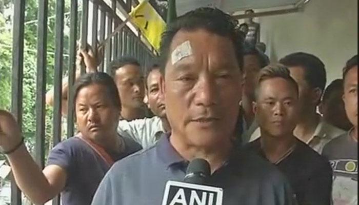 गोरखालैंड की मांग को लेकर दार्जिलिंग 10वें दिन भी बंद, जीजेएम ने दिखाया 'टकराव' वाला रुख गोरखालैंड की मांग को लेकर दार्जिलिंग 10वें दिन भी बंद, जीजेएम ने दिखाया 'टकराव' वाला रुख