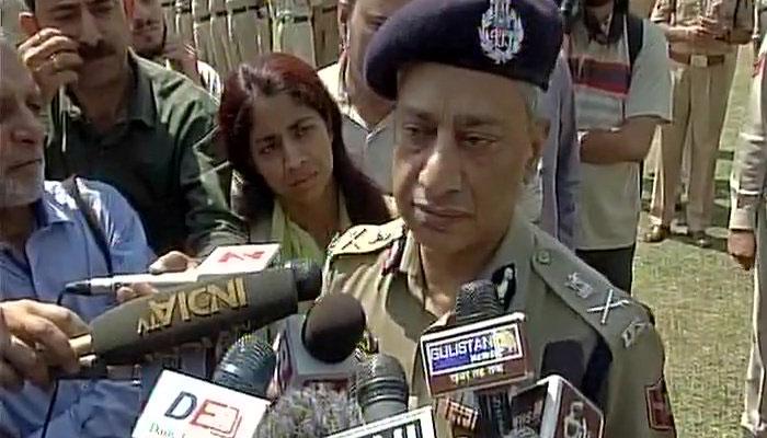 श्रीनगर: DPS स्कूल में घुसे आतंकवादियों के साथ मुठभेड़ जारी, सेना के दो जवान घायल श्रीनगर: DPS स्कूल में घुसे आतंकवादियों के साथ मुठभेड़ जारी, सेना के दो जवान घायल