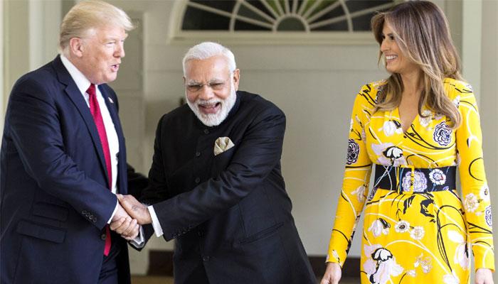 मोदी से मिलने के लिए मेलानिया ने पहनी यह ड्रेस, कीमत जानकर हैरान रह जाएंगे आप मोदी से मिलने के लिए मेलानिया ने पहनी यह ड्रेस, कीमत जानकर हैरान रह जाएंगे आप