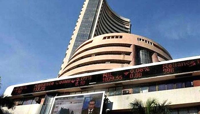 सेंसेक्स में महीने भर की सबसे बड़ी गिरावट, बैंकों के शेयर टूटे सेंसेक्स में महीने भर की सबसे बड़ी गिरावट, बैंकों के शेयर टूटे