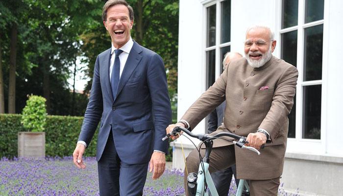 नीदरलैंड के प्रधानमंत्री मार्क रूटे ने पीएम नरेंद्र मोदी को दिया एक शानदार गिफ्ट नीदरलैंड के प्रधानमंत्री मार्क रूटे ने पीएम नरेंद्र मोदी को दिया एक शानदार गिफ्ट