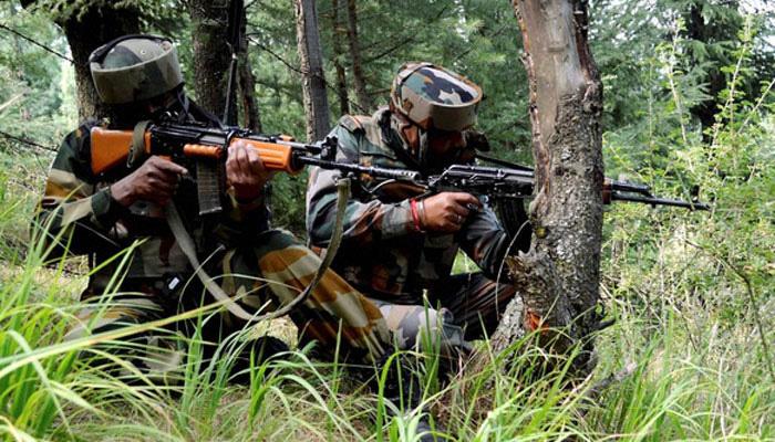 जम्मू कश्मीर: पाकिस्तान ने LoC पर तोड़ा सीज़फायर, भारतीय चौकियों पर मोर्टार और छोटे हथियारों से हमला जम्मू कश्मीर: पाकिस्तान ने LoC पर तोड़ा सीज़फायर, भारतीय चौकियों पर मोर्टार और छोटे हथियारों से हमला