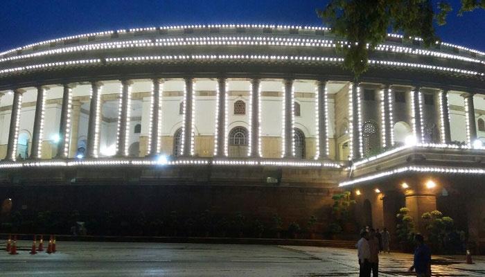 संसद से आधी रात को आएगी घंटे की आवाज और लॉन्च हो जाएगा GST संसद से आधी रात को आएगी घंटे की आवाज और लॉन्च हो जाएगा GST