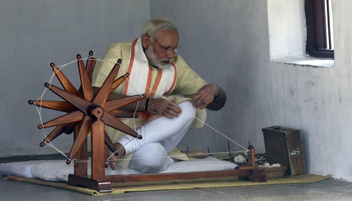 महेश शर्मा ने कहा, 'हमारे बीच PM मोदी के रूप में एक और गांधी' महेश शर्मा ने कहा, 'हमारे बीच PM मोदी के रूप में एक और गांधी'