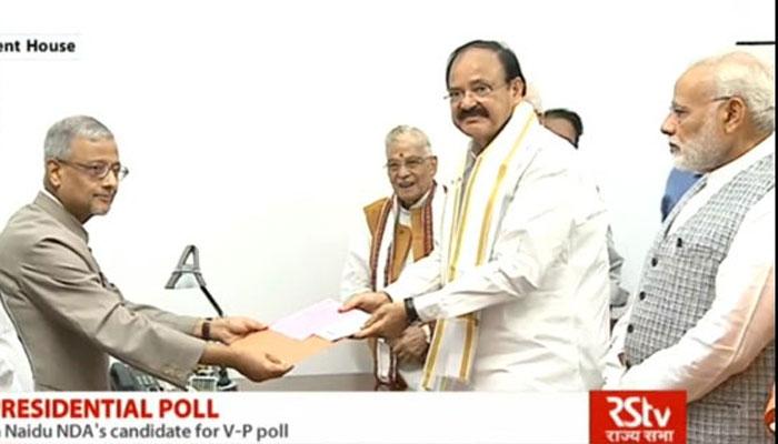 उपराष्ट्रपति चुनावः पीएम मोदी की मौजूदगी में वेंकैया नायडू ने भरा पर्चा, कहा- अब किसी पार्टी से नहीं जुड़े हैं उपराष्ट्रपति चुनावः पीएम मोदी की मौजूदगी में वेंकैया नायडू ने भरा पर्चा, कहा- अब किसी पार्टी से नहीं जुड़े हैं